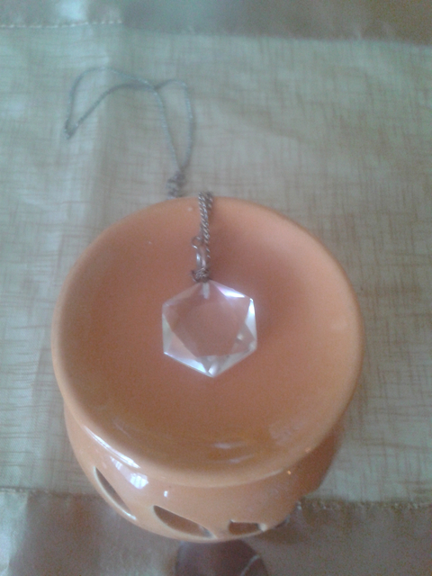 Le cristal dans une coupelle